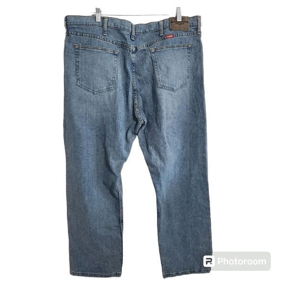 NWT Wrangler Men's Jeans Relaxed Fit Flex Fit, sz 40 - Picture 2 of 6